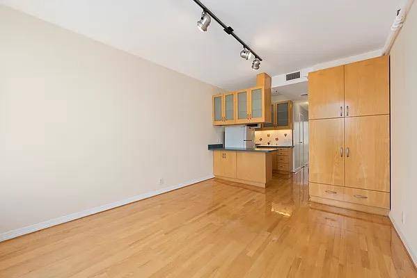 AVAILABLE IMMEDIATELY VIRTUAL TOURS AVAILABLE !