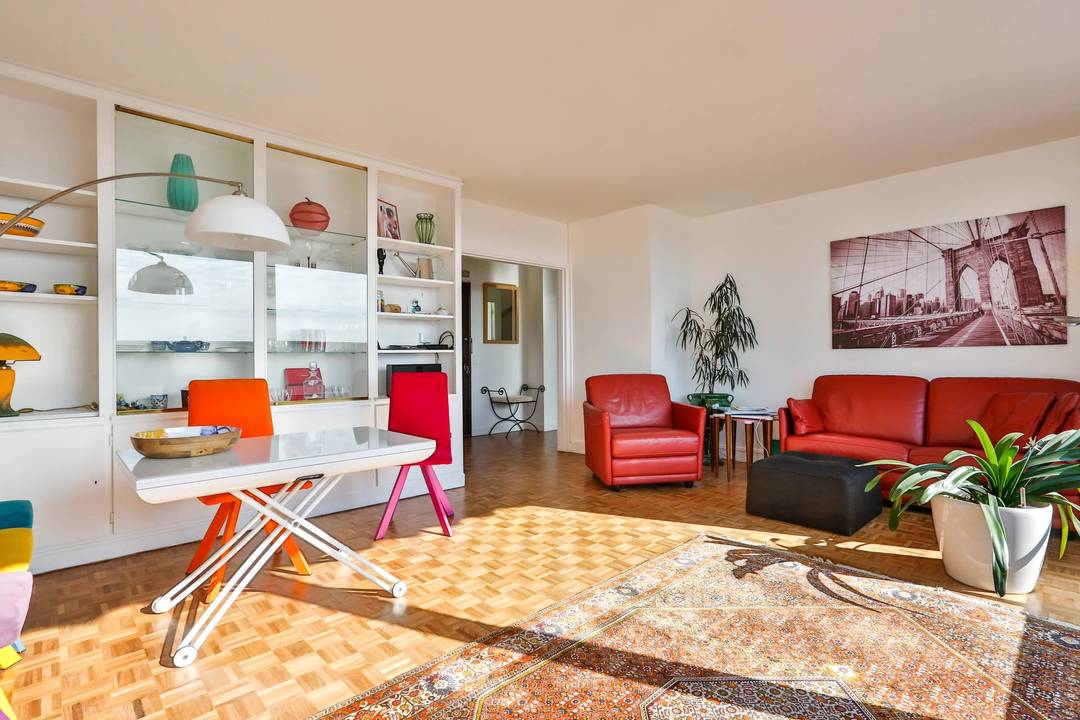 PARIS XIVth: Family duplex apartment on the top floor with balcony