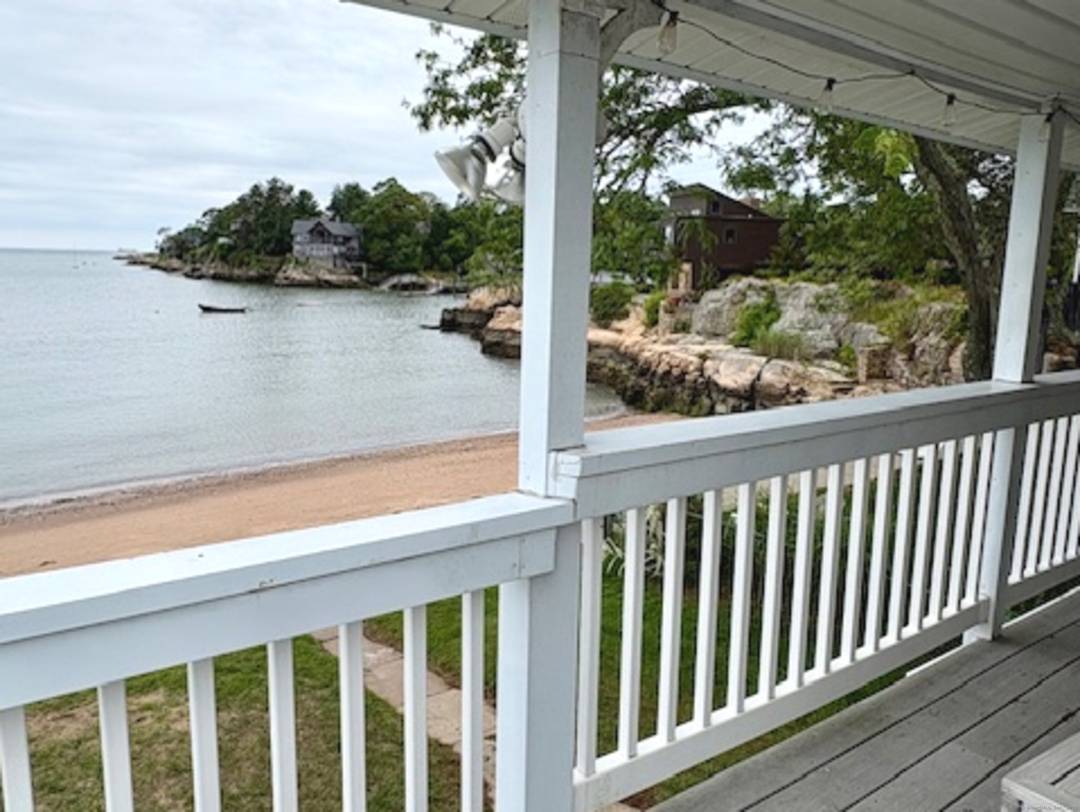 Quintessential, fully furnished summer home, directly on the Long Island Sound !