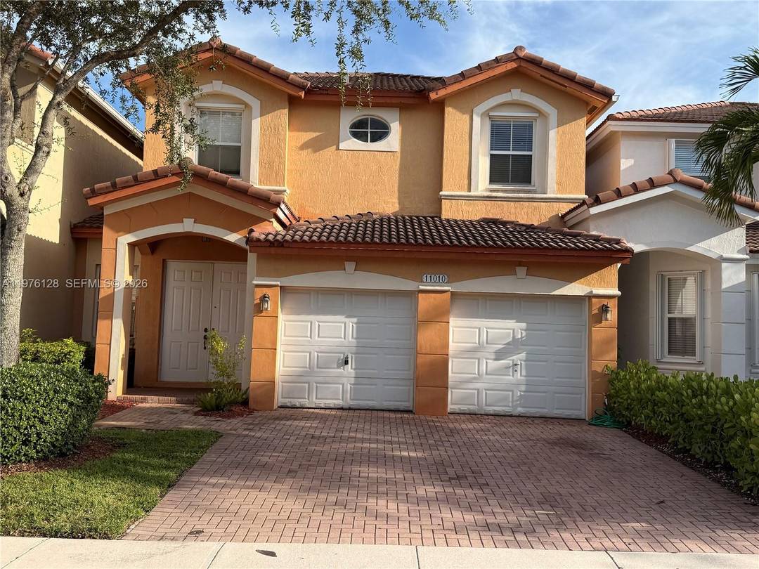 This exquisite coach home located in sought after Doral Madeira 2 boasts three spacious bedrooms and two beautifully crafted bathrooms, including a luxurious master suite complete with his and her ...