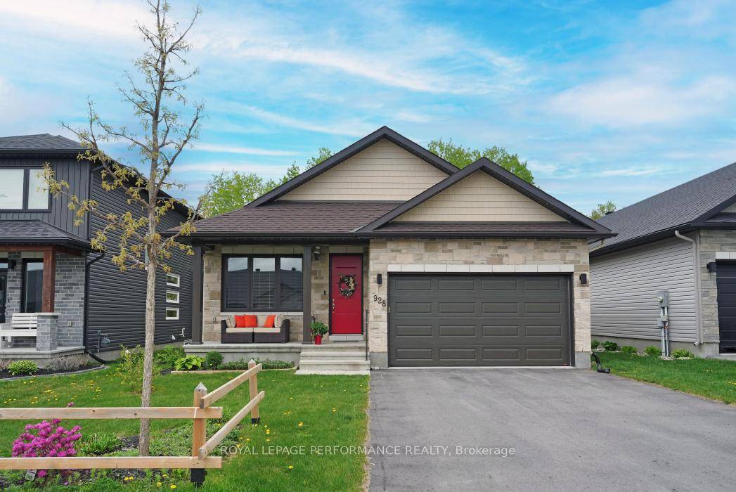 Located in the heart of beautiful Almonte, this stunning true 3 bedroom bungalow offers luxurious one level living with a thoughtfully designed, open concept layout.