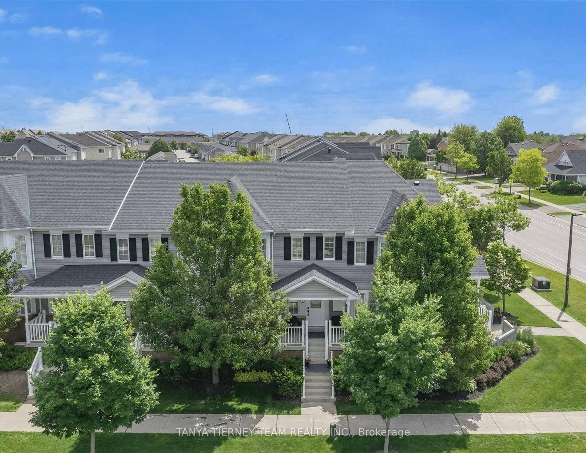 Stunning 3 1 bedroom condo town with rare double car garage !