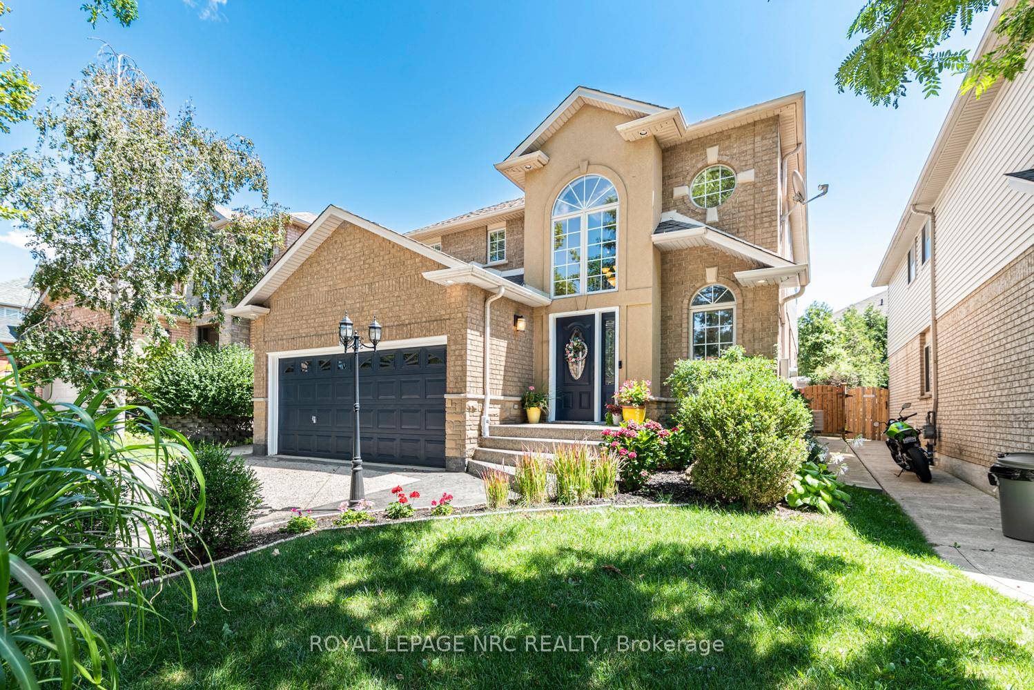 Welcome to 54 Stonepine Crescent on West Hamilton Mountain, offering the Buyer a complimentary 1 year Safe Close Home Systems amp ; Appliance Breakdown Warranty with Canadian Home Shield Some ...