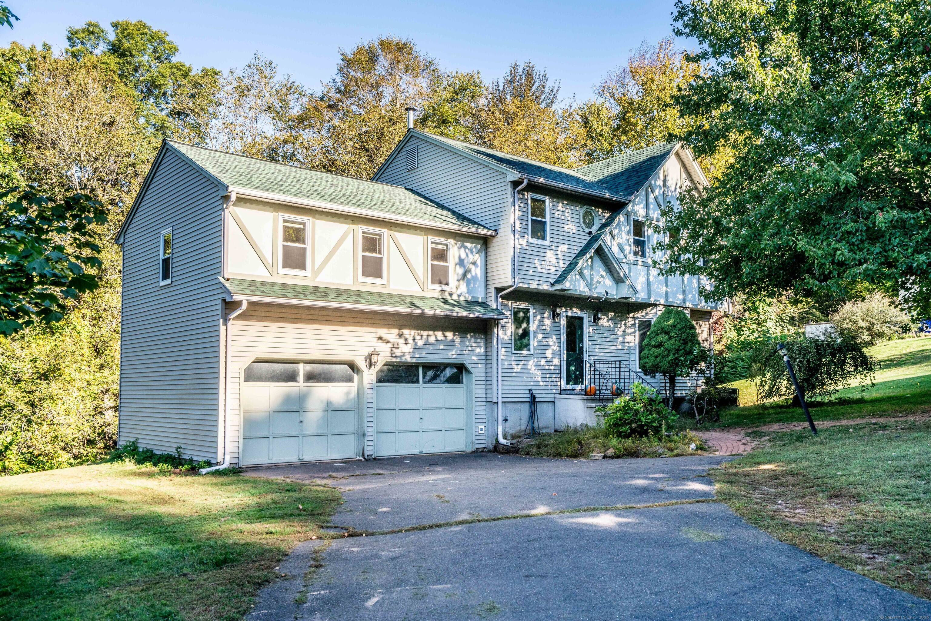 Nestled in the highly sought after Paley Farms neighborhood, this beautiful home offers a perfect blend of comfort, space, and convenience in a serene cul de sac setting.