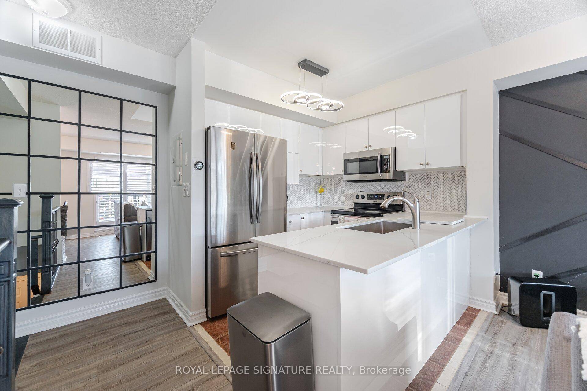 Stylish 3 Bedroom, 3 Bath Condo Townhome In Prime North York Location !