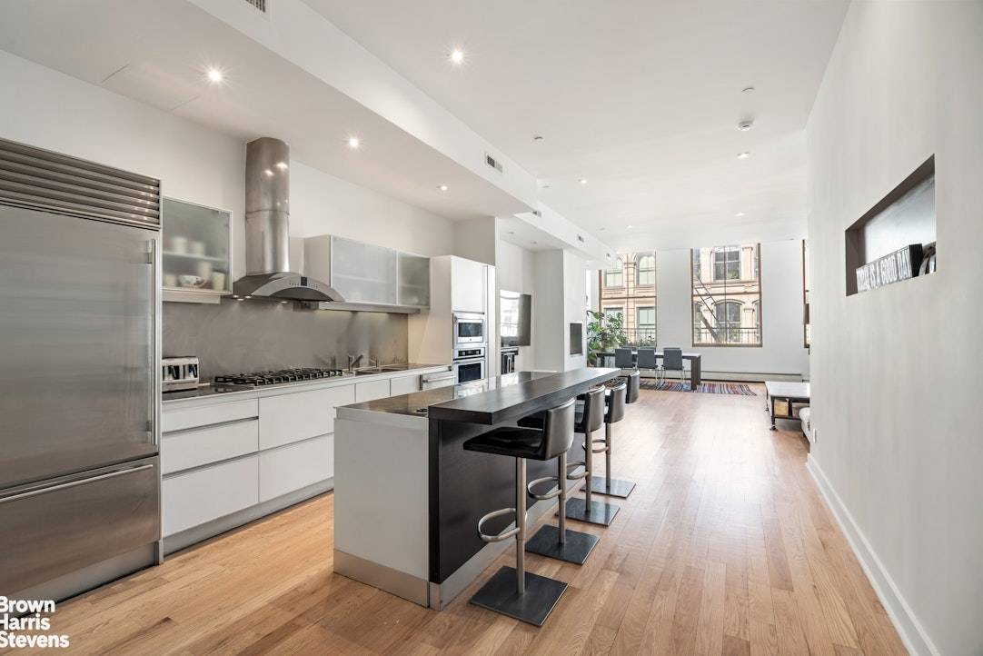 Stylish Renovated Loft Living in Heart of SoHo !