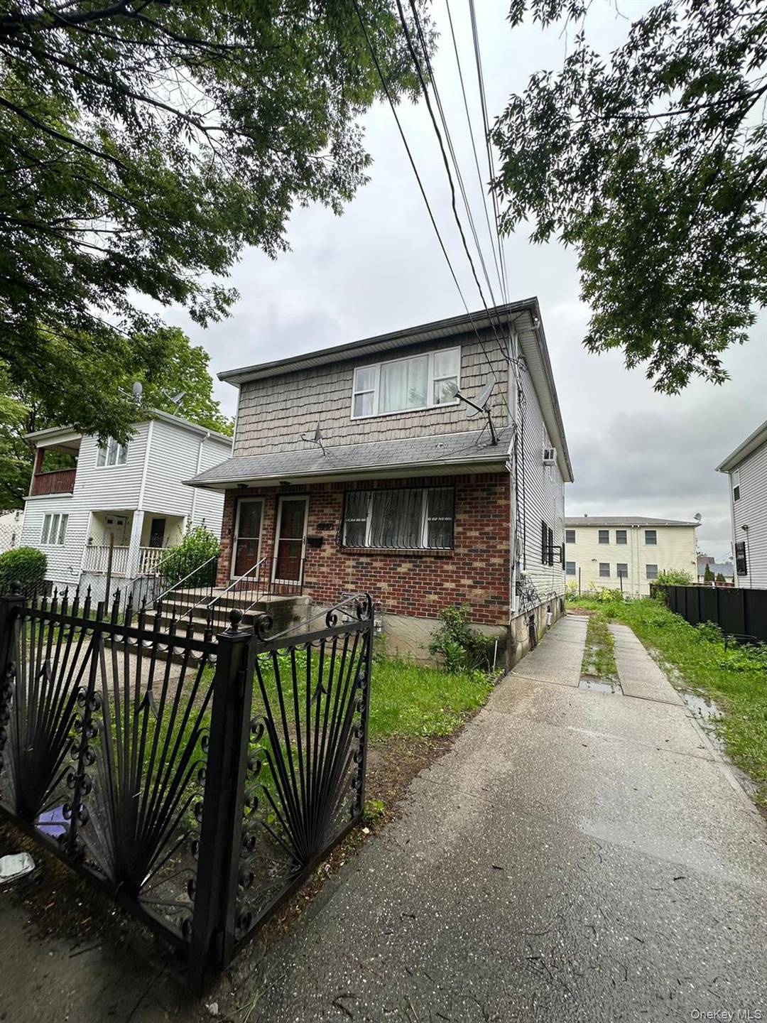 Don't miss this incredible opportunity to own a dream home with tremendous potential !