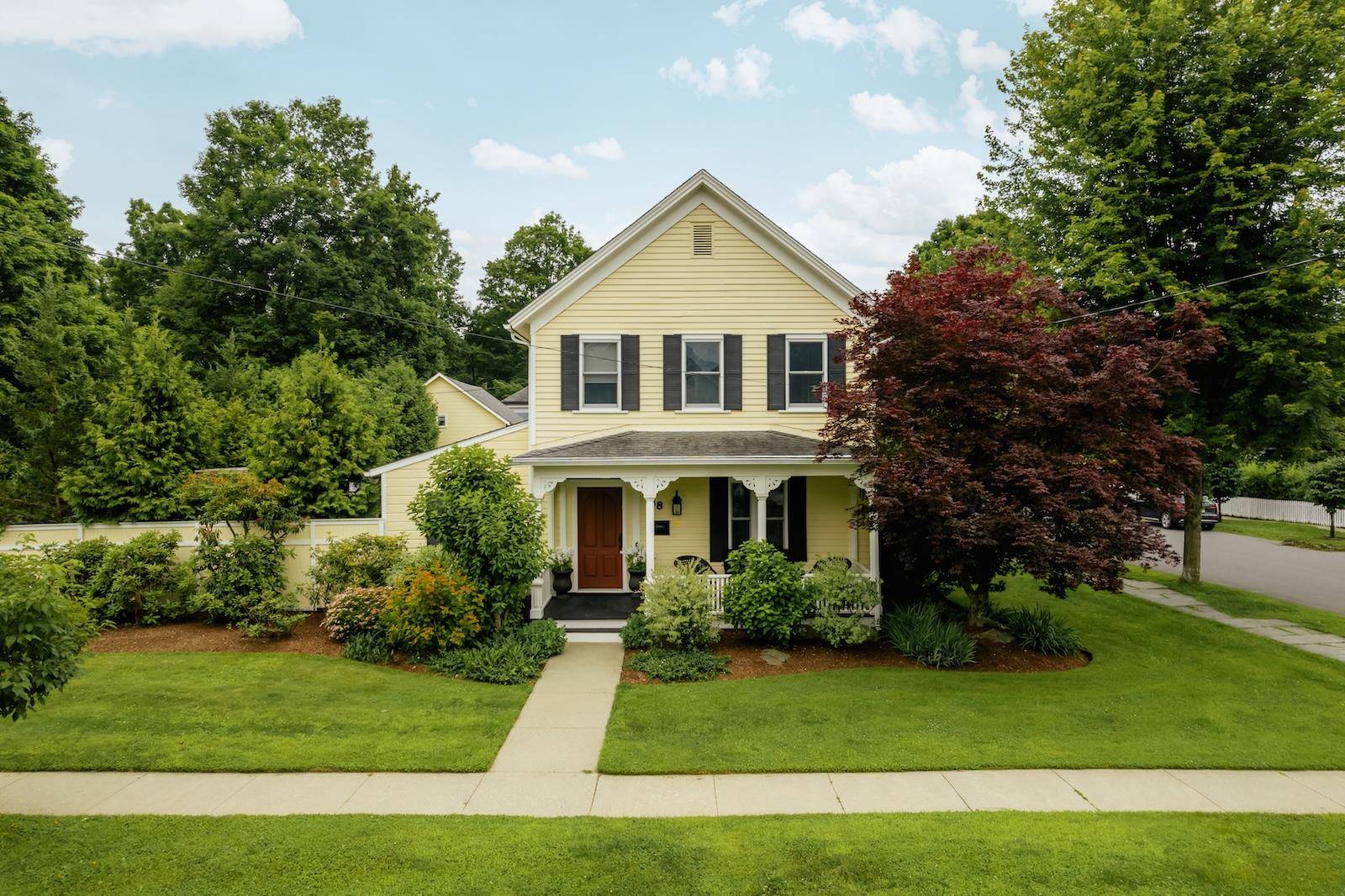 Welcome to the Buttercup House, a quintessential Rhinebeck Village home, at 38 Chestnut Street in the heart of Rhinebeck Village s Historic District.