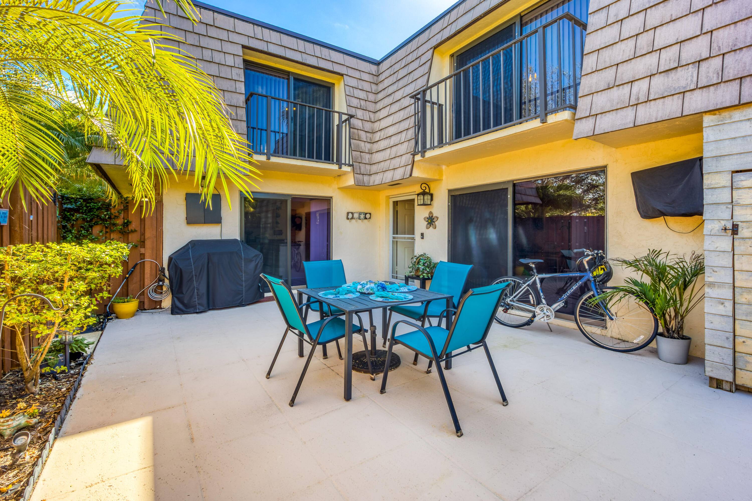 Coastal Chic Townhome in the Well Maintained Ocean Cove Community.
