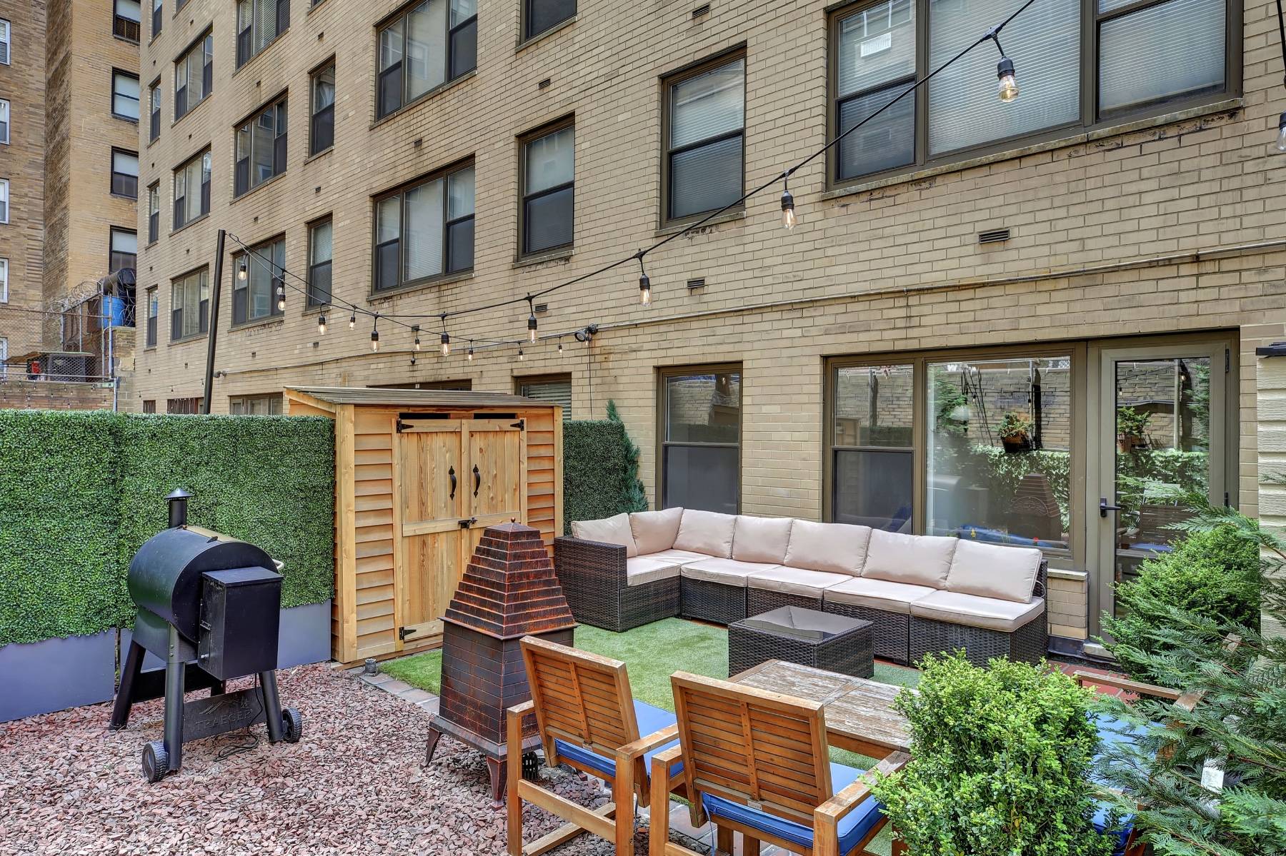 Looking for outdoor space to entertain ?