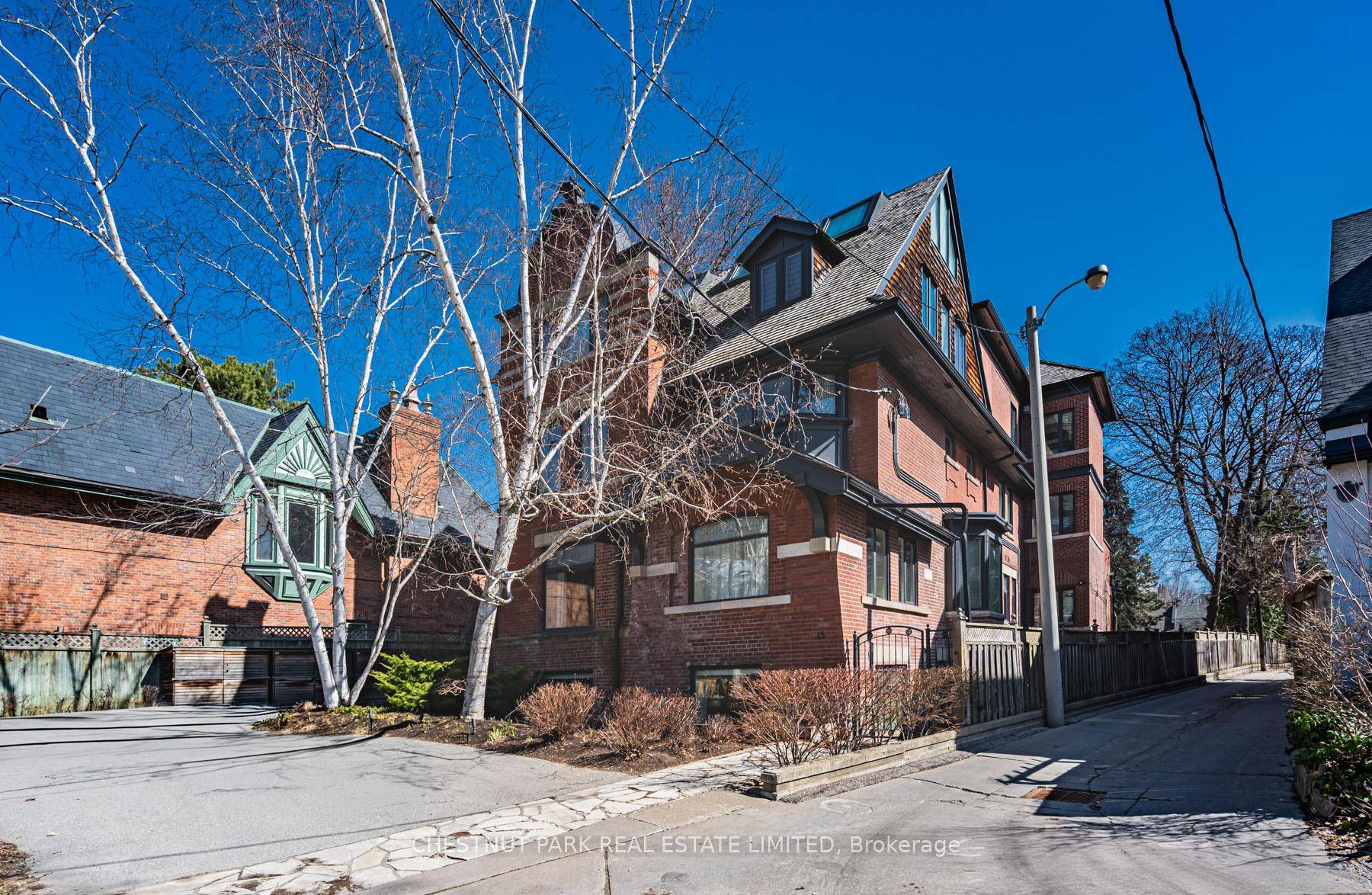 Tucked away in Toronto's Coveted South Rosedale neighbourhood, this exquisite suite with 3, 345 sq ft of living space offers the perfect blend of house like comfort and low maintenance ...
