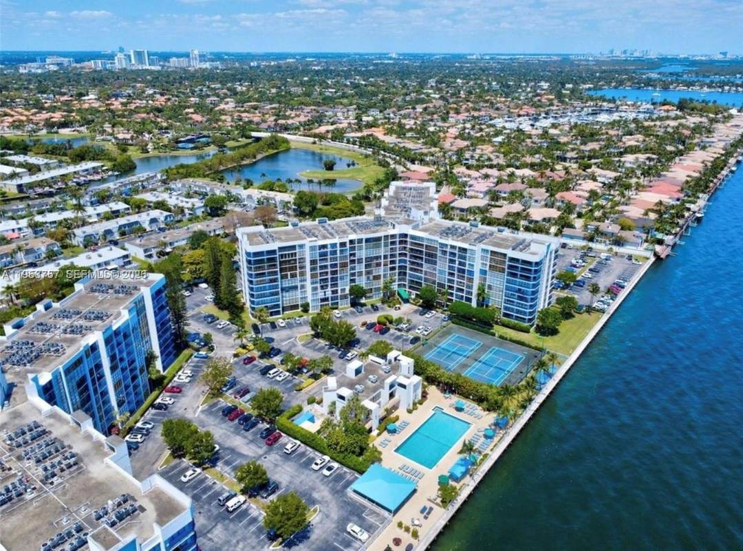Stunning north facing Intracoastal and skyline Breathtaking views from every room, with captivating glimpses of the ocean, in this bright, spacious and impeccably maintained 2 Bed 2 Bath condo.