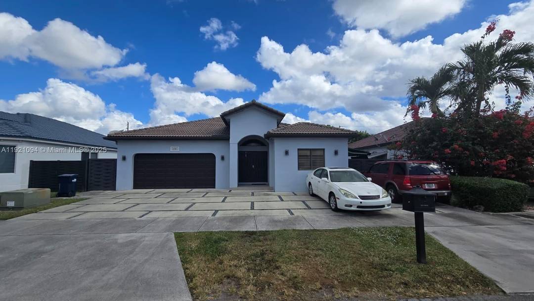 Beautiful and spacious home in the sought after Hilda Estates in the Kendale Lakes area.