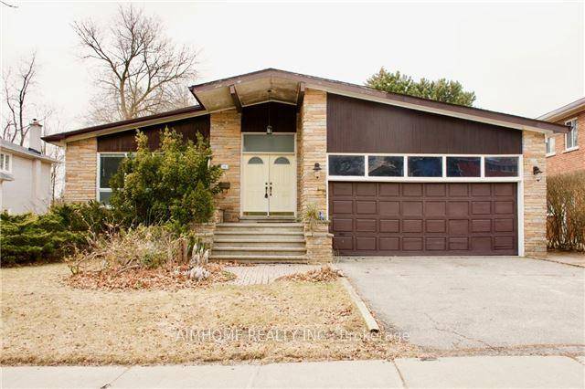 Ravine Lot, Bright amp ; Spacious Detached 4 Bdrm Backsplit 4 Level Home, Large Lot W Mature Trees, Family Rm W Fp, Yard Walk To Ravine, Eat In Kitchen W ...