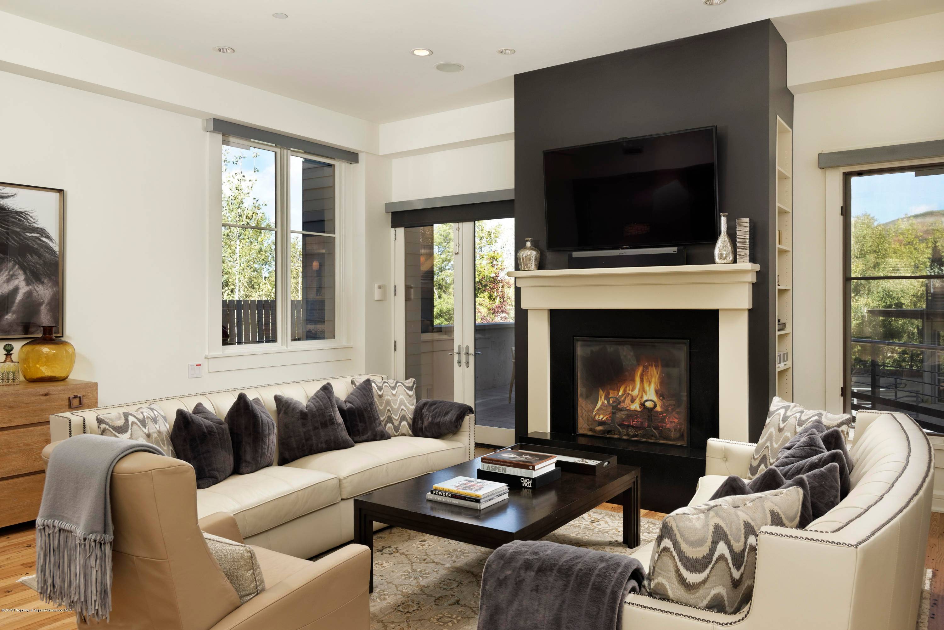 This spectacular corner unit has a unique location off Main Street with a private entrance and easy direct access to Aspen's core.