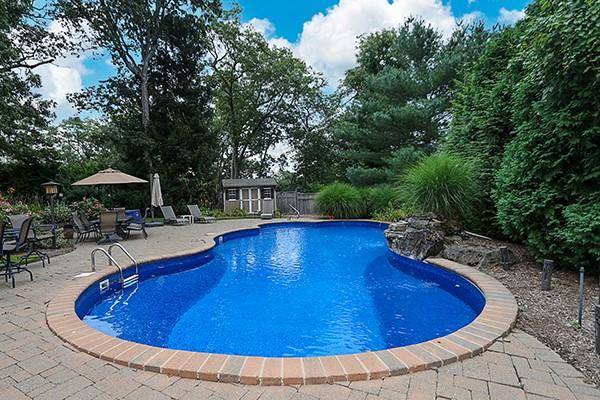 Welcome home to this beautiful, move in ready ranch in Woodbury s sought after College Section.