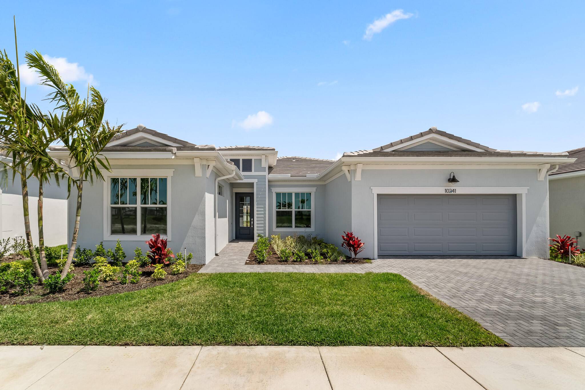 The impressive Aurora floorplan in the largest Oasis collection has a lot to offer, with 2 bedrooms, 2.