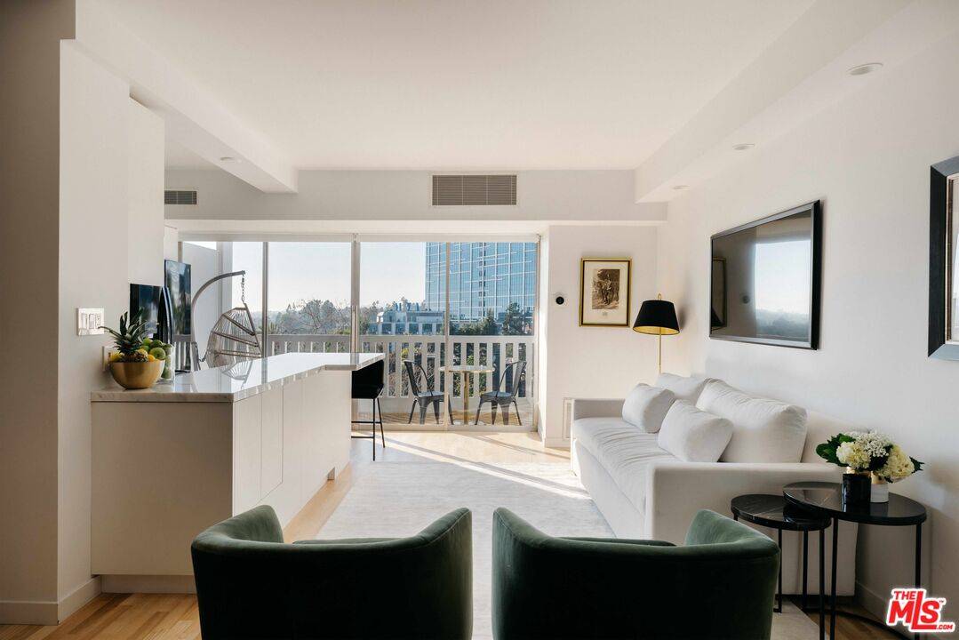 999  N Doheny Dr Sunset Strip La