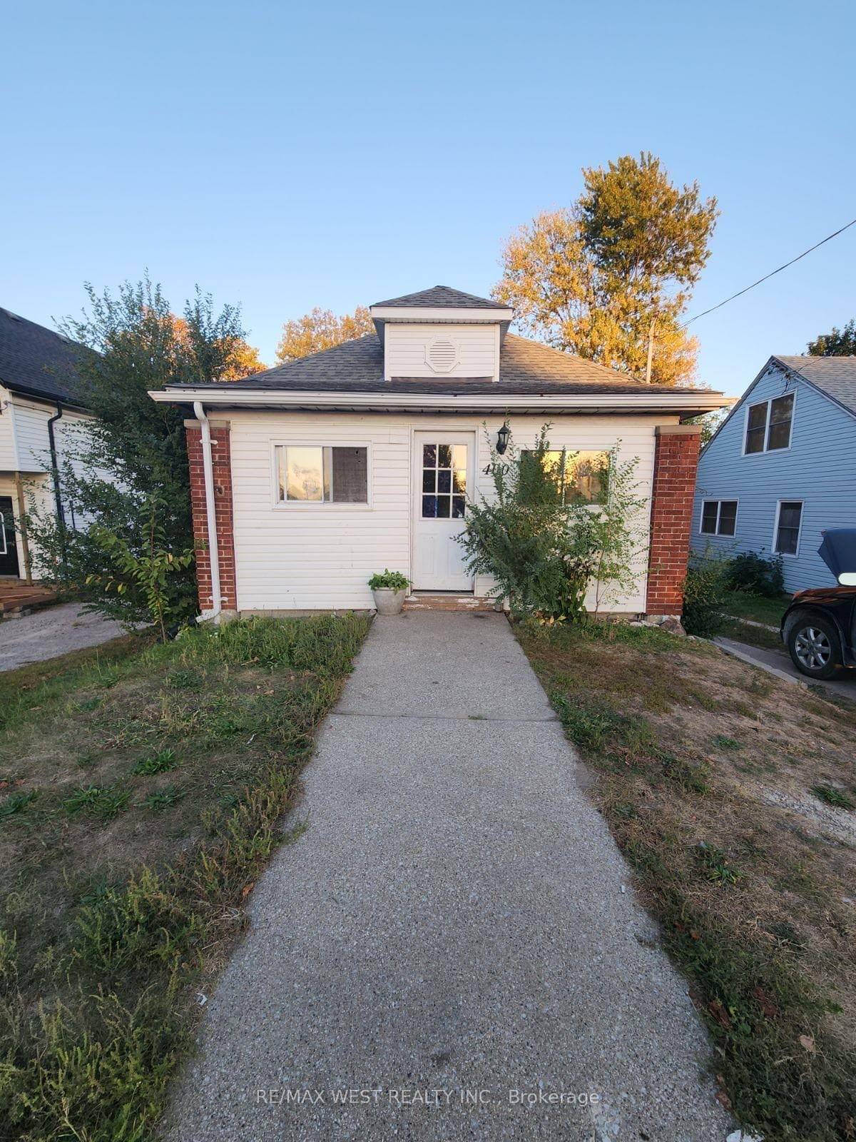 Welcome to 400 Brock Street, Sarnia a charming bungalow that perfectly combines comfort and convenience.