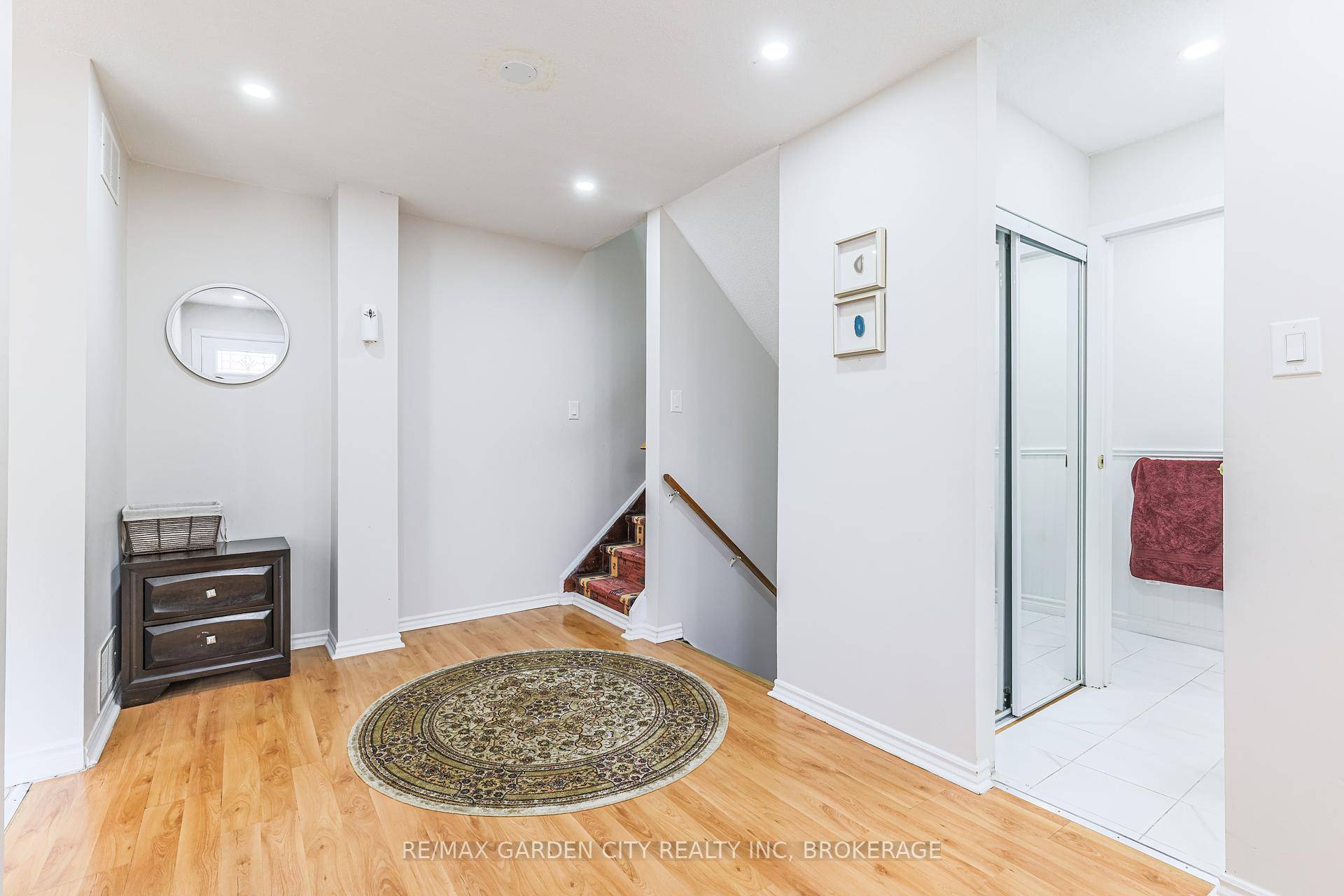 Step into this stunning 3 bedroom, 4 bathroom freehold home perfectly positioned in the heart of the GTA !