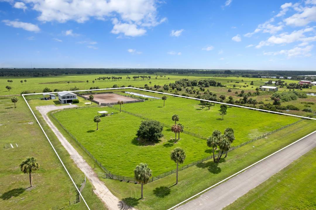 Stunning Equestrian Training Facility.