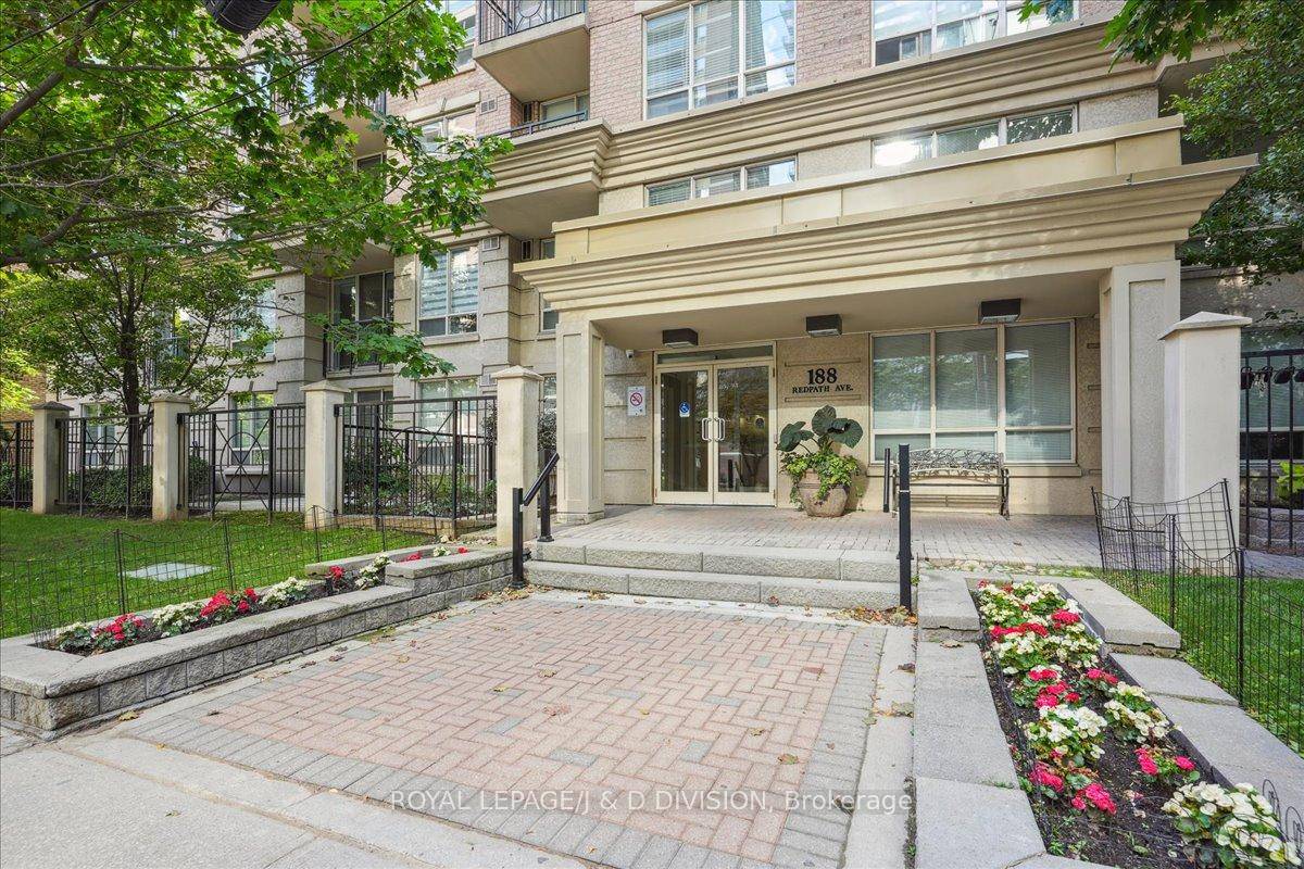 Welcome home to 900 square feet of beautiful living space in an established boutique building with spacious rooms amp ; a great layout for long term comfort and happiness.