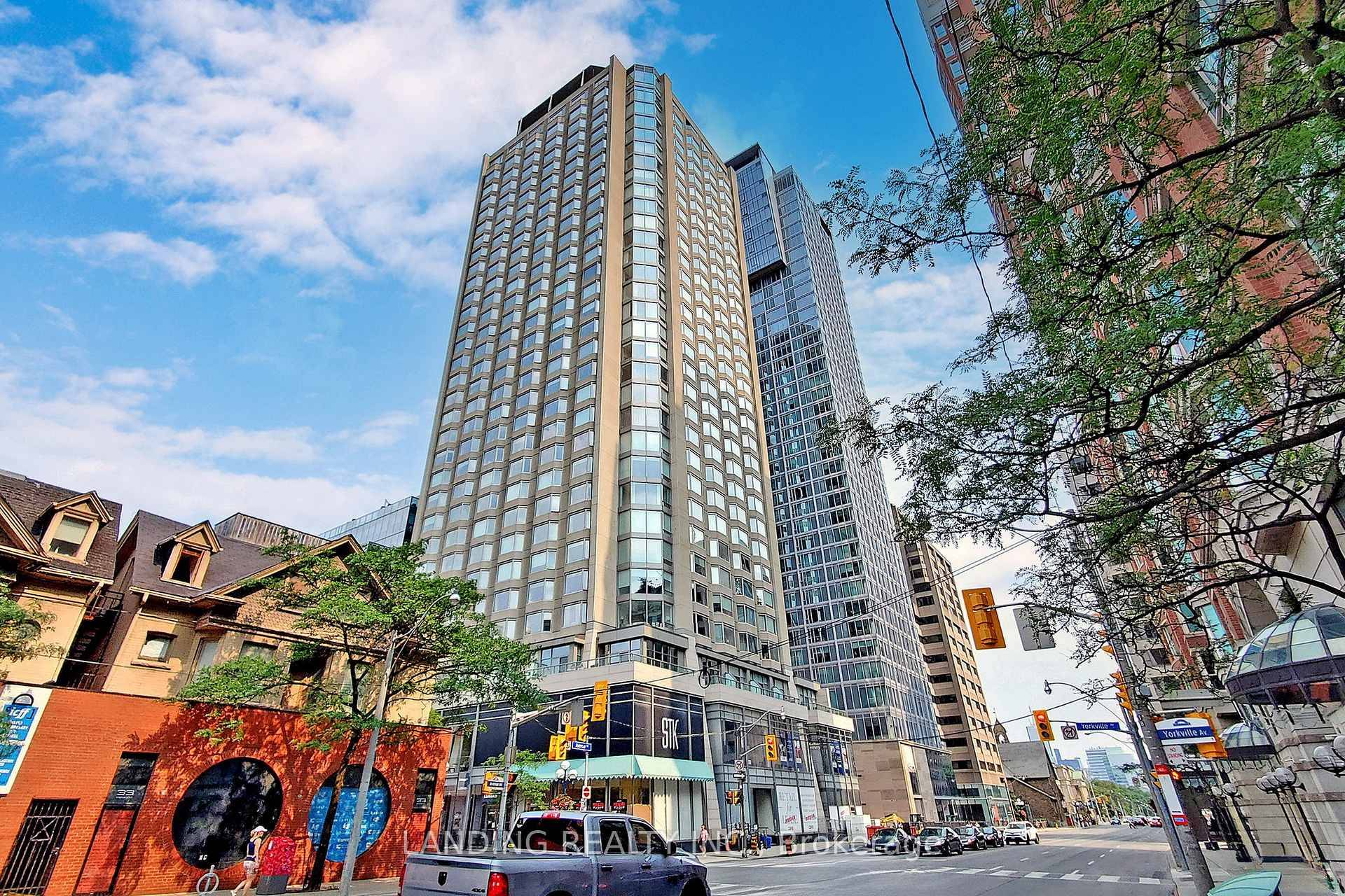 Fully Furnished Luxury Suite In The Heart of Yorkville.