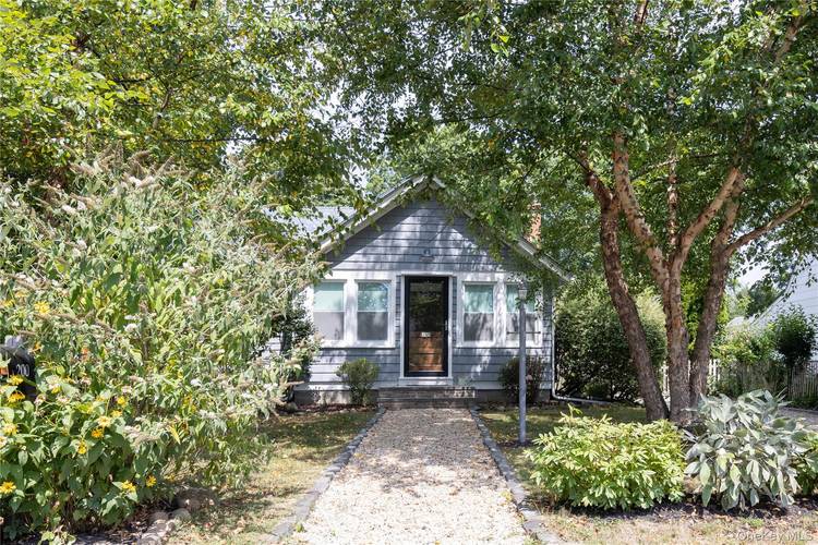 Beautiful Charming Cottage Located in the Coveted Community of Founders.