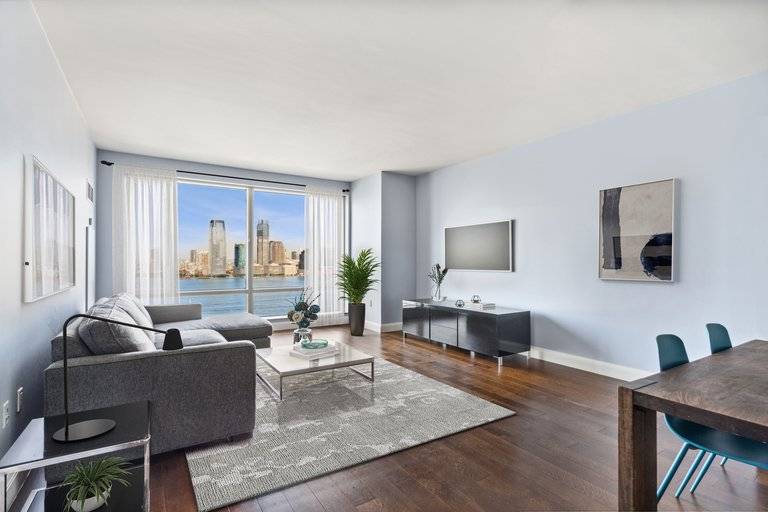 Perfectly situated in the heart of Battery Park City, this spectacular high floor home features an open floor plan, walls of windows and amazing view of New York Harbor and ...