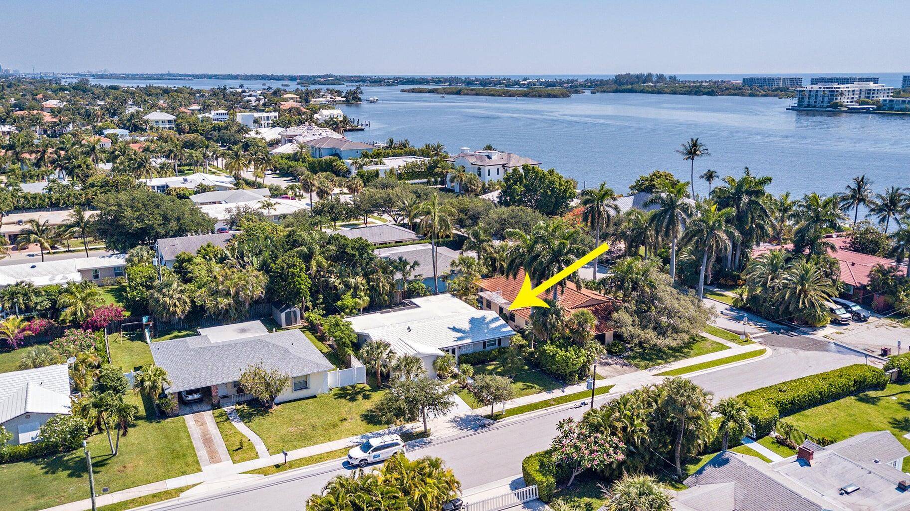 Charming ranch style home in the heart of College Park in Lake Worth Beach.