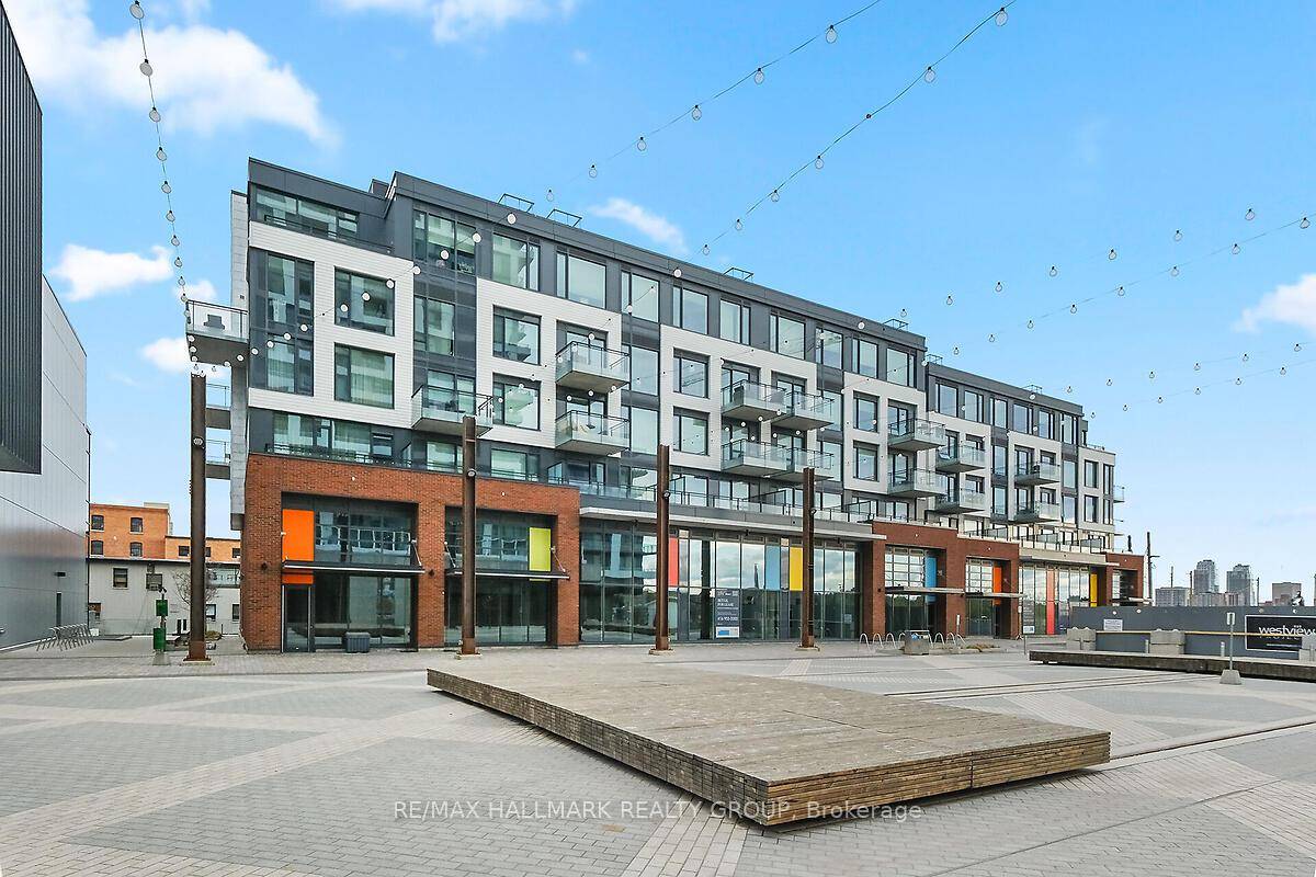 Incredible downtown WATERFRONT living with breathtaking views of Parliament Hill and the Ottawa River !