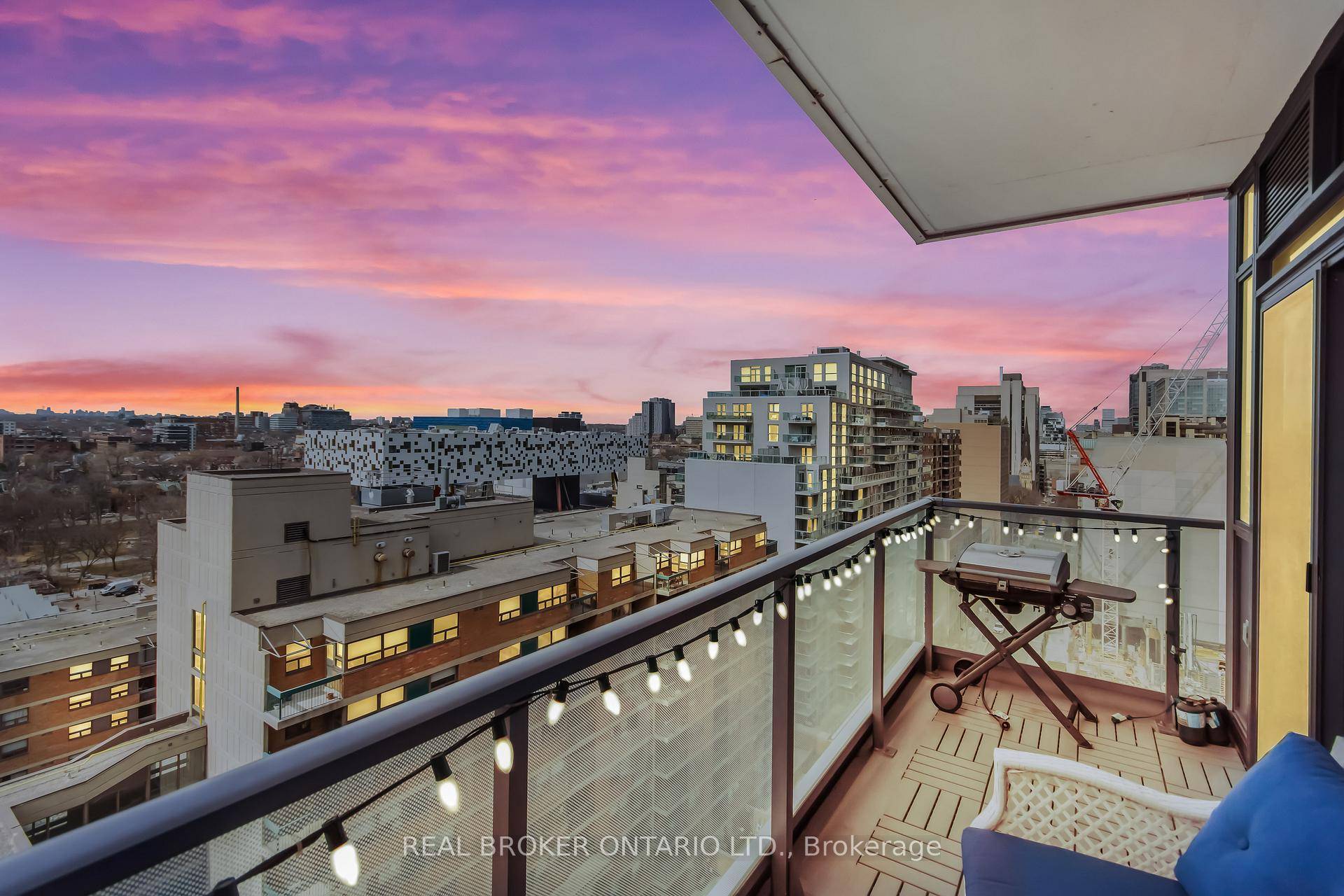 Experience unobstructed sunset views and the ultimate downtown lifestyle in this stunning suite.