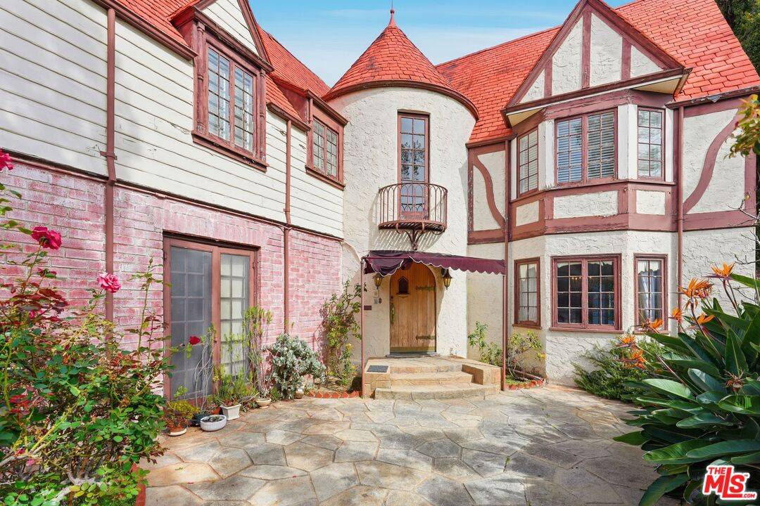 1140   Benedict Canyon Dr 5BR Beverly Hills Post Office | B.H.P.O. La