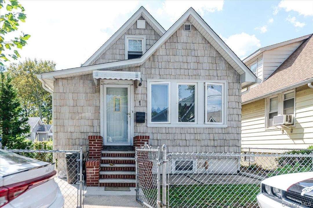 Three bedroom, one bathroom home located in the Silver Beach gated co op community.