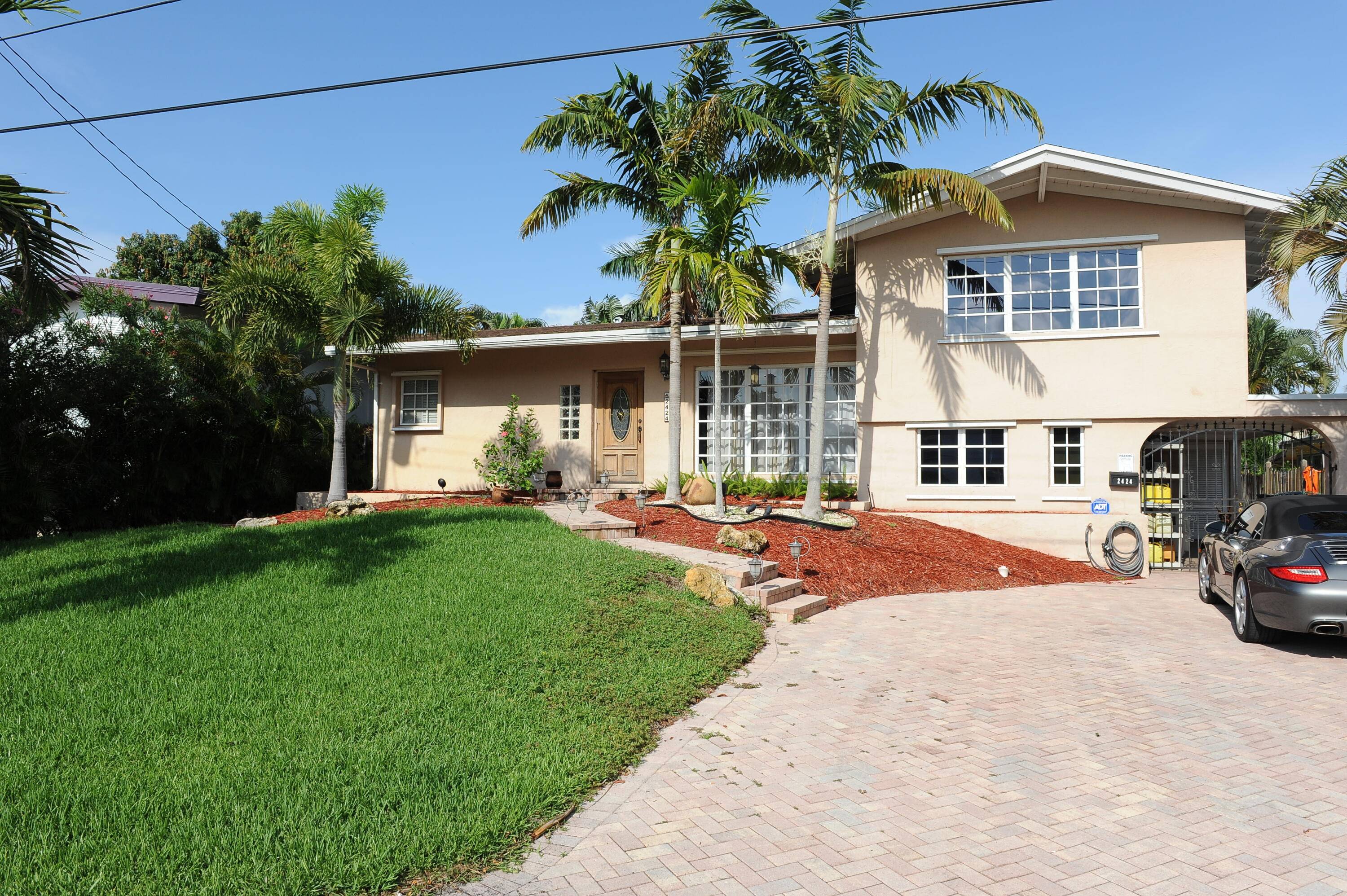 BOATERS PARADISE ! NO HOA OCEAN ACCESS DEEP WATER 65' WATER FRONT WITH NO FIXED BRIDGES.