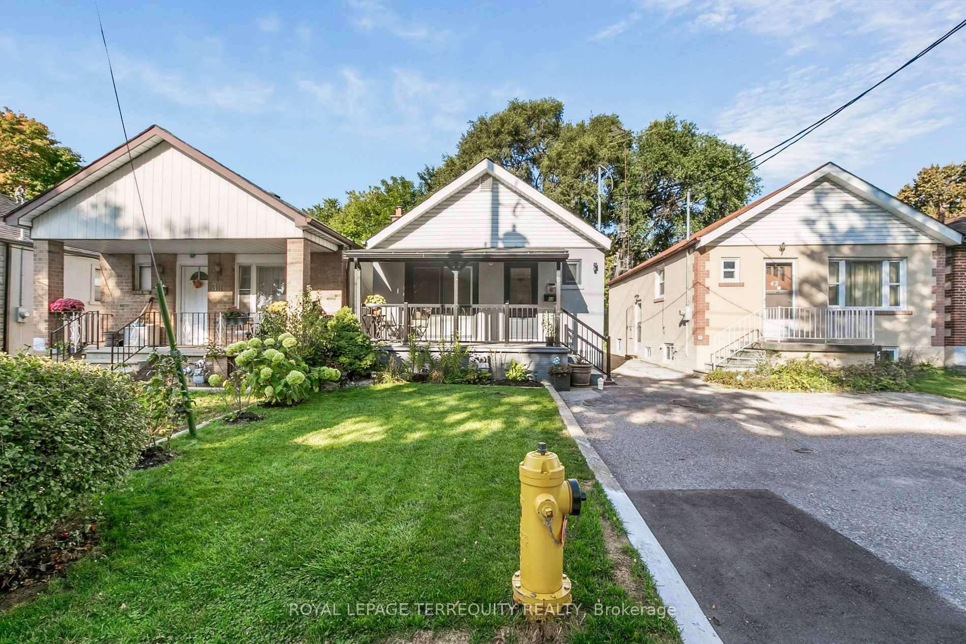 Charming 2 Bed Bungalow in the Heart of Silverthorn !