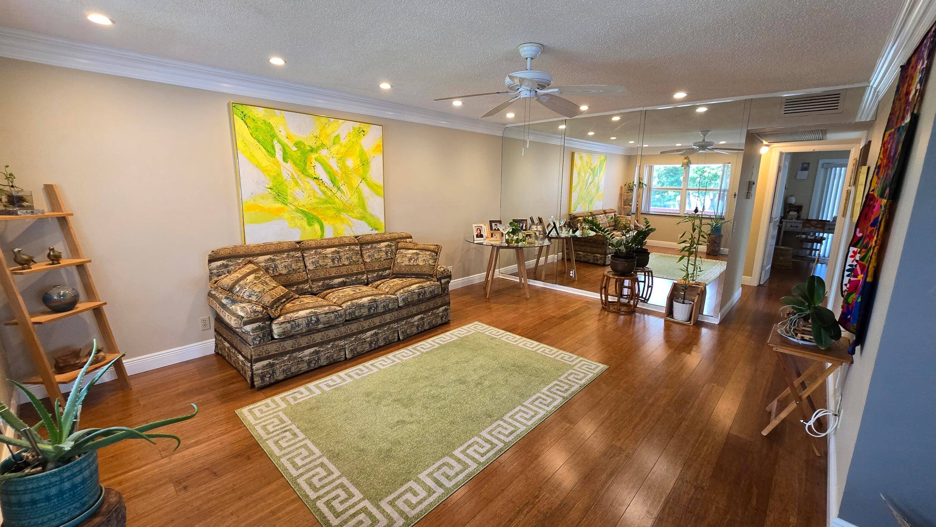 A must see peaceful lakefront TURN KEY condo !