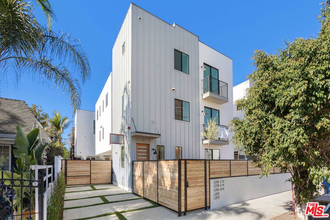 1255  N Gower St 2.0 Hancock Park LA