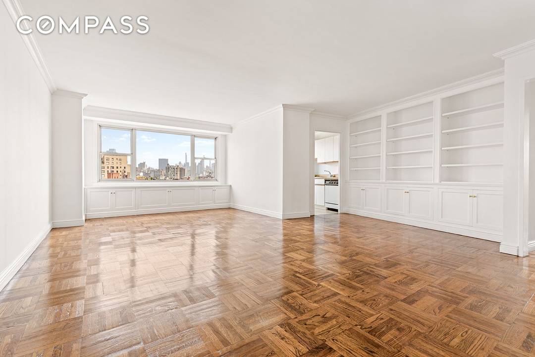 Welcome to this spacious, light filled corner two bedroom two bathroom co op that's perfectly located where three of Manhattan's best neighborhoods come together SoHo, the West Village and Hudson ...