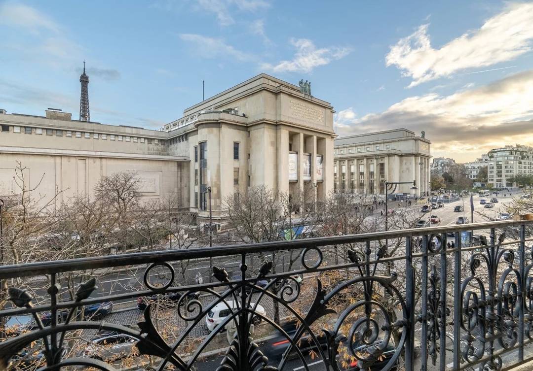 PARIS XVI - 5-room apartment – 151 m²