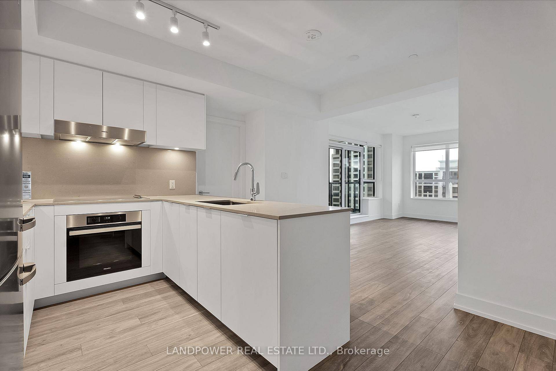 Discover modern living at Vendome Markham Condos with this spacious 2 bedroom plus den, 2 bathroom unit spanning 1005 sqft 172 sqft balcony.