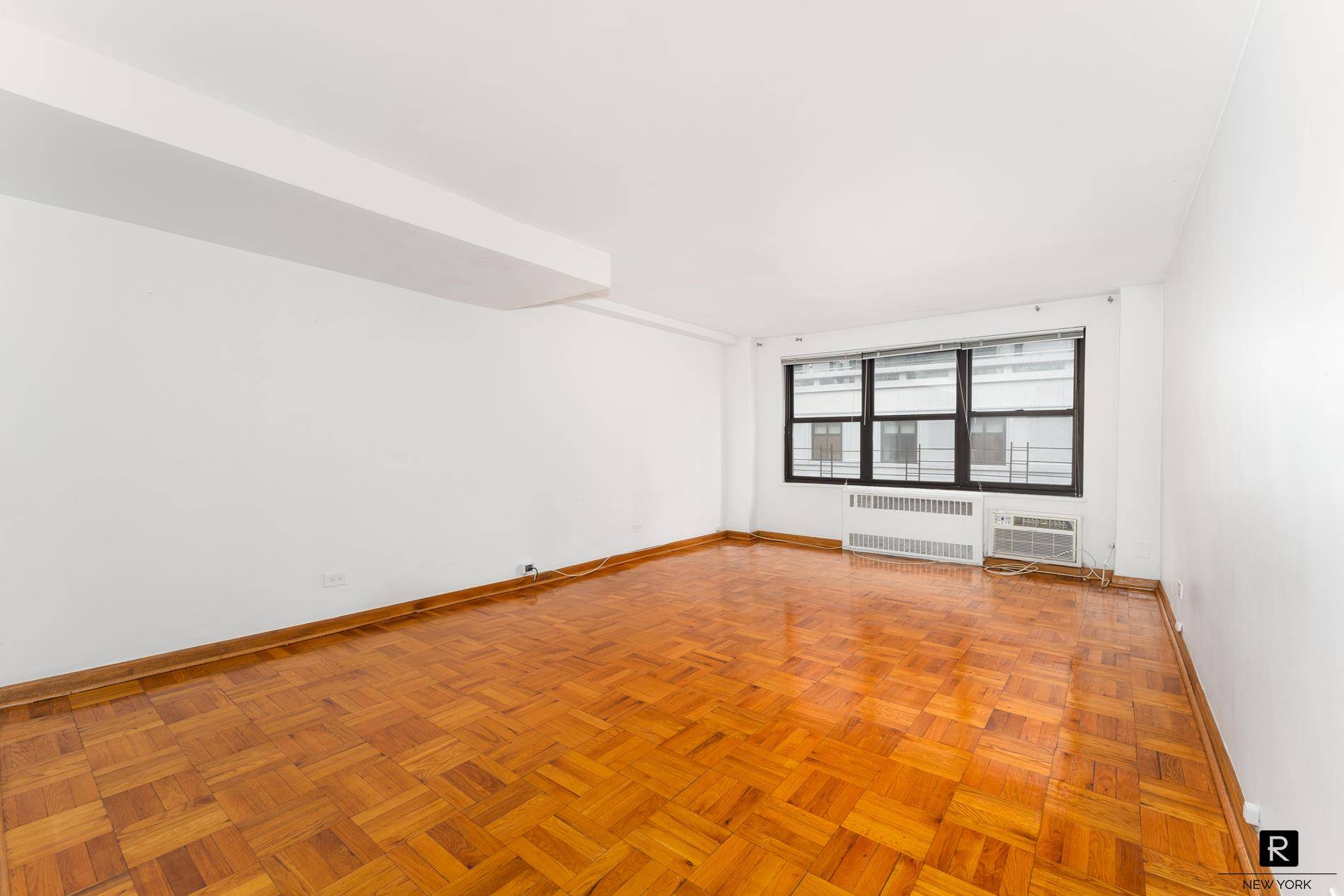 Spacious and Bright Renovated 1 Bedroom Condo This beautifully renovated one bedroom condo is ready for immediate move in, offering a perfect combination of space, light, and modern updates.