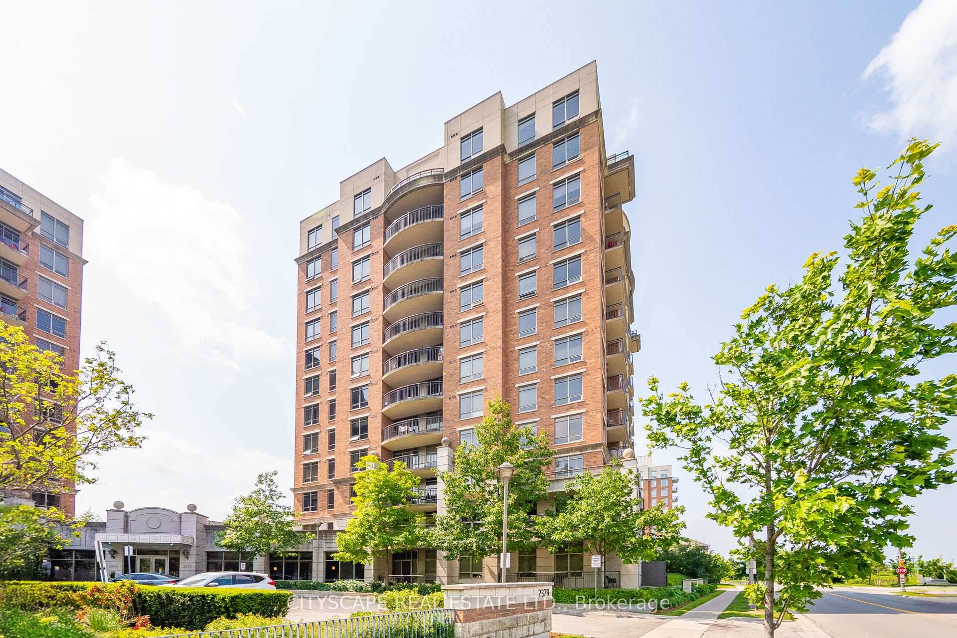 Welcome to Oak Park, Courtyard Residences, Gorgeous Penthouse with Fantastic Sun Filled Balcony Overlooking the Pool.
