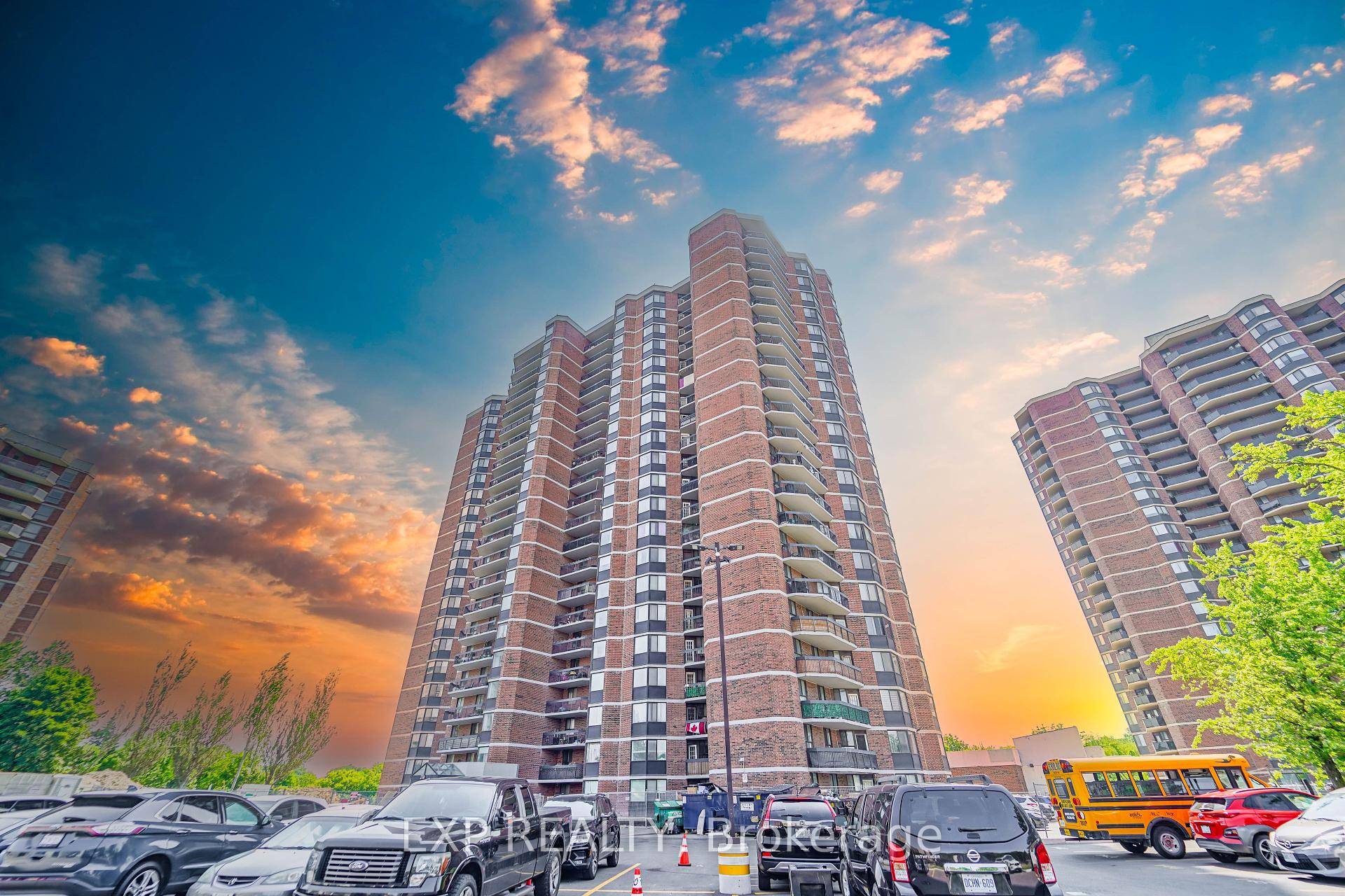 Welcome To This Bright And Stylish 2 Bedroom Condo Nestled In A Well Maintained Community, Offering A Blend Of Comfort And Urban ConvenienceFreshly Painted With Modern Accent Walls And Sleek ...