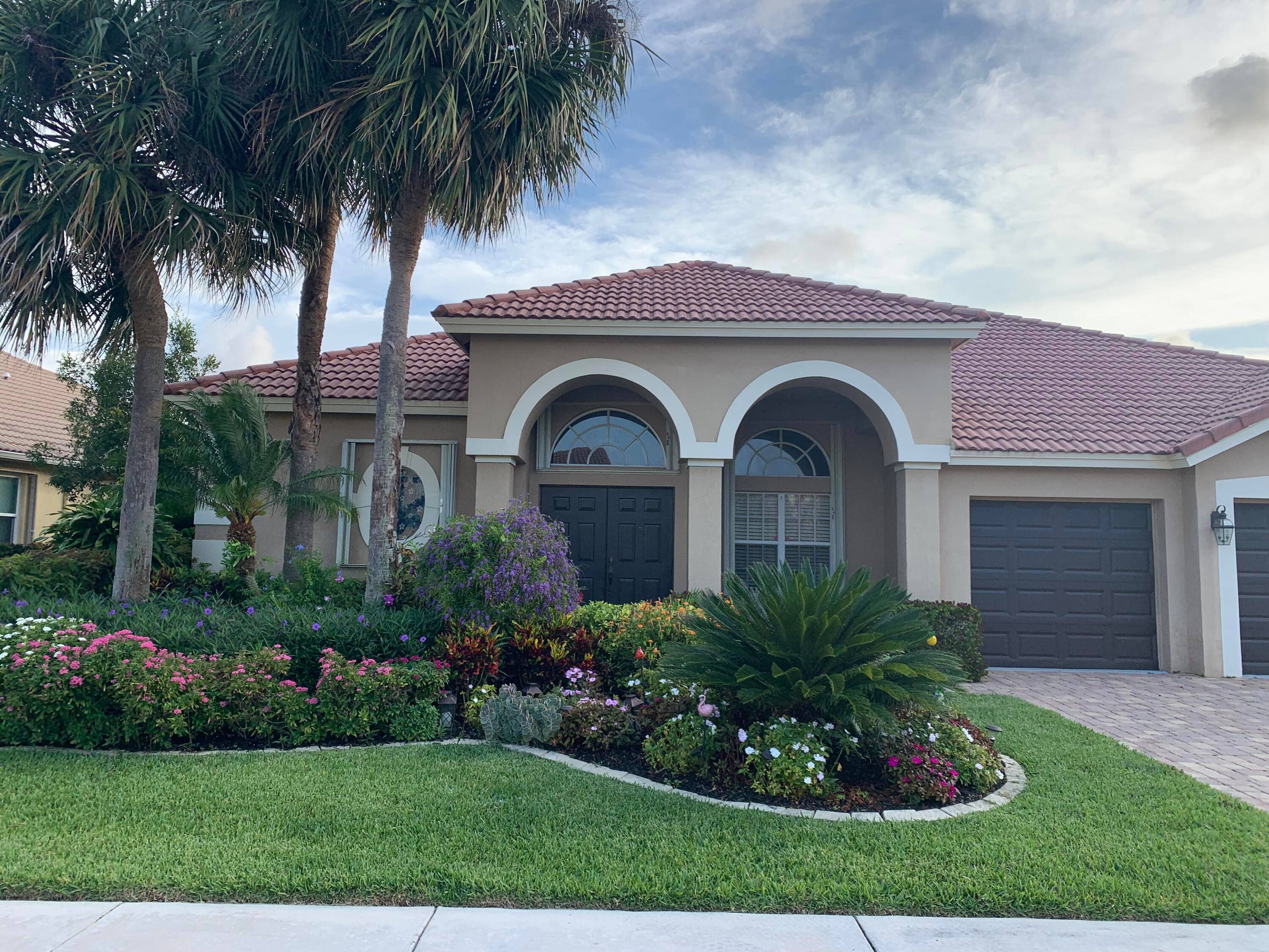 Welcome home ! A beautiful flower garden invites you to this well maintained 4 bed, 3 bath home.