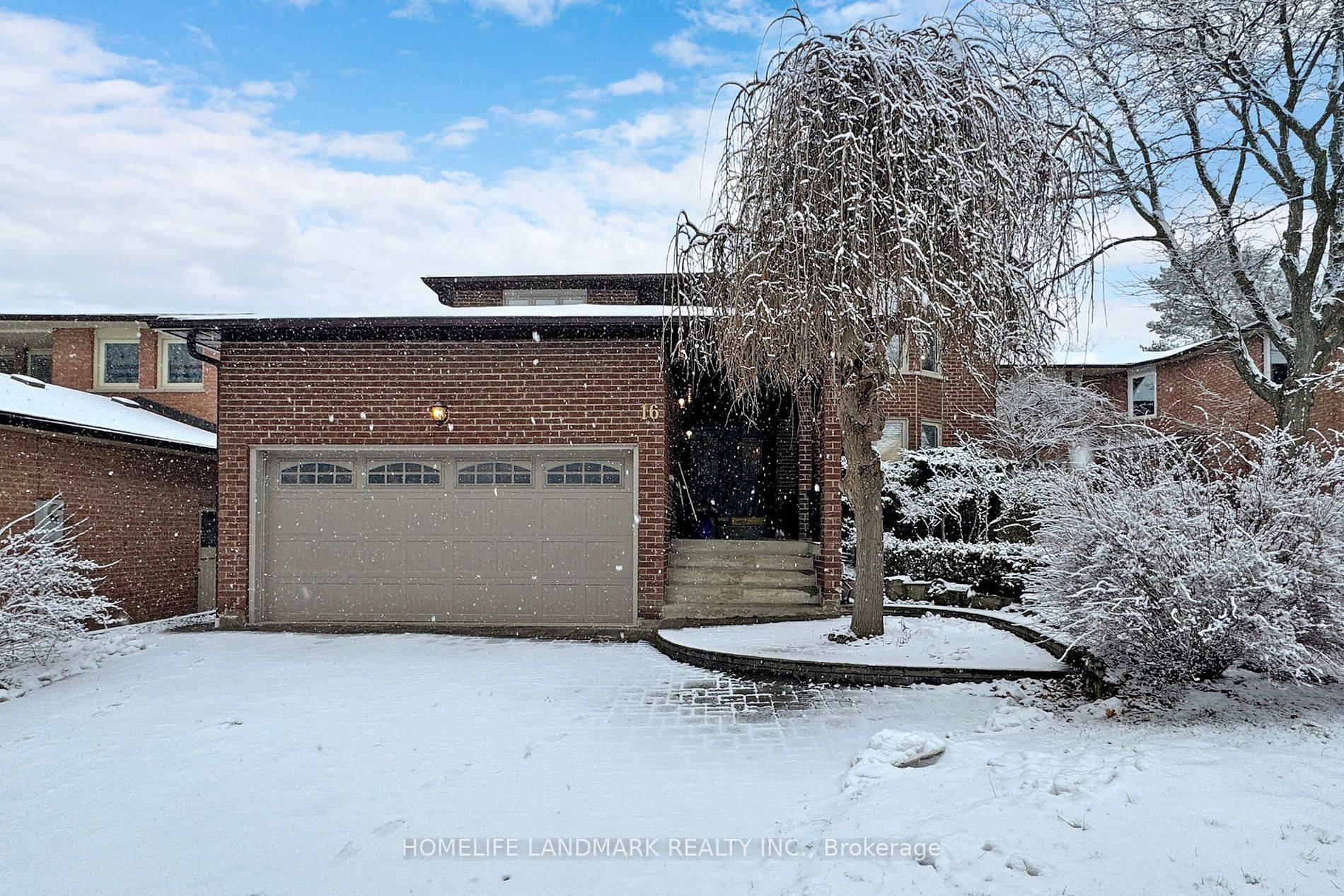 A Must see, Rare Ravine Lot In The Highly Sought after Thornhill Neighbourhood !
