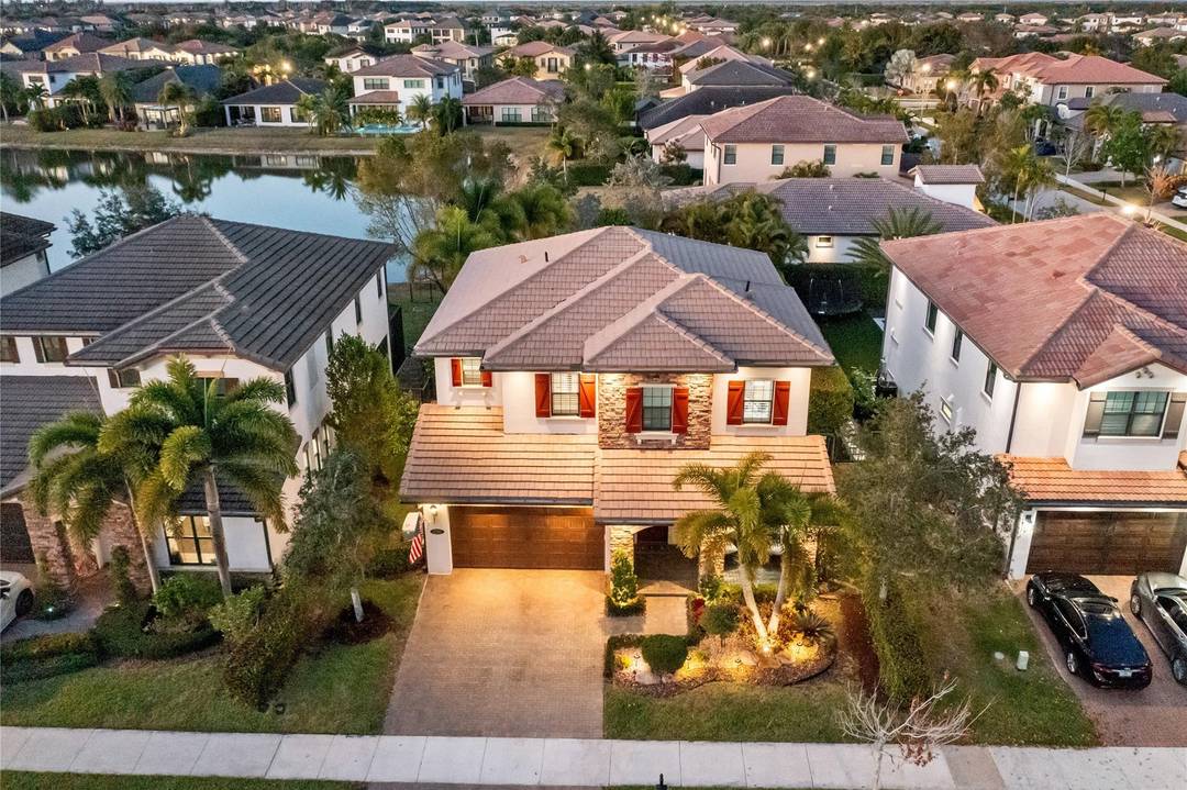 Lowest Priced 5 Bed Pool Home In The Newer Sections Of Parkland !