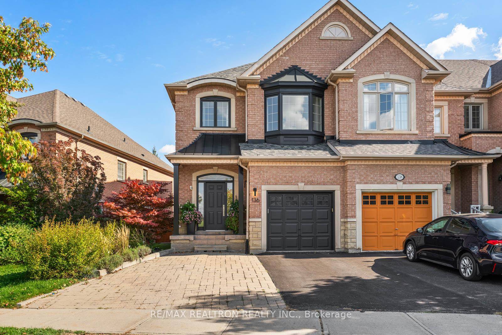 Welcome to 136 Kingsbridge Circle, a stunning renovated end unit townhome on a quiet, child friendly street in prime Thornhill !