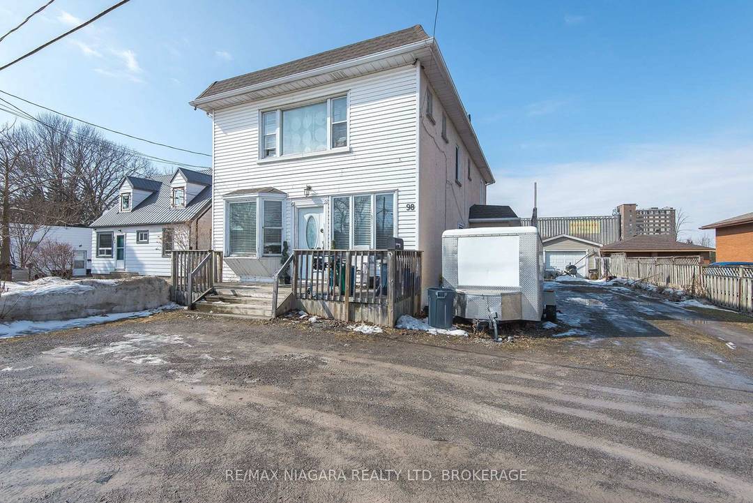 Great opportunity for homeowners or investors alike !