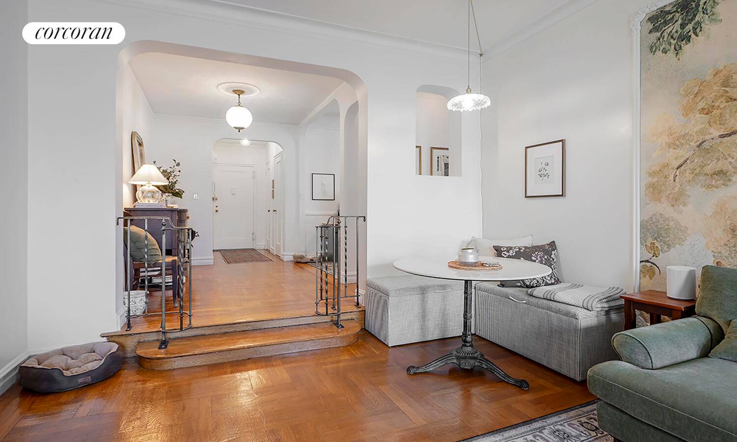 BRAND NEW LISTING.. Move right into this Super Large, Oversized One Bedroom Apartment.